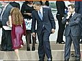 Obama ve Sarkozy kızın içine böyle düştü:)