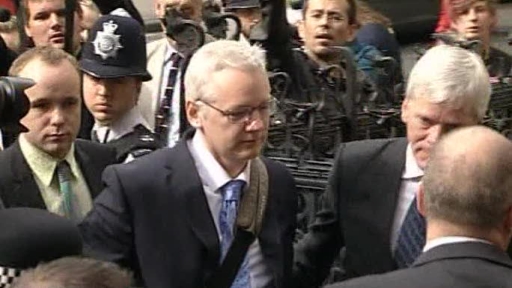 Wikileaks&#039; Assange arrives at court