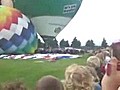 Seyircilerin arasına dalan dev balon !!