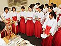 新春控え、アルバイト巫女さんへ説明会　広島護国神社