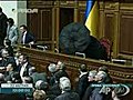 Tafferugli in Parlamento a Kiev