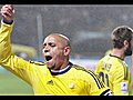 Roberto Carlos left the field in protest after &#039;&#039;racists&#039;&#039;  banana was thrown at him during a game