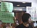 有市民不滿高官無近距離接觸民眾　有人認為不應反對政改方案