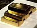 Gold flattens as safe haven buying fades