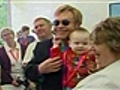 Elton John no podrá adoptar por ser gay