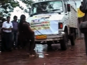Indian woman pulls truck with teeth