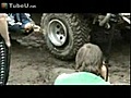 Fiat 500 -    comment gonfler un gros pneu de 4X4 en 5 secondes