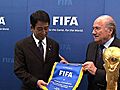 川端文科相、スイスのFIFA本部を訪問　2022年大会に絞ってW杯招致活動を行う方針表明