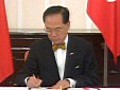 曾蔭權就兩項選舉辦法修正案草案簽署同意書