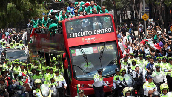 Los aficionados festejaron con el Tri Sub-17