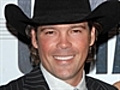 Clay Walker Helps Surprise Army Wife on TV Show