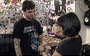 Camisa com estampa de tatuagens faz sucesso no Brasil
