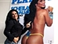 Scheila Carvalho tira roupa em oficina mecânica