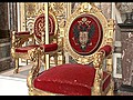 Exposition : les trônes siègent à Versailles