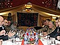 Merkel trifft Afghanistans Präsident Karsai