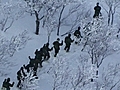 遭難の６０〜７０代の３人救助　捜索隊と共に歩き下山