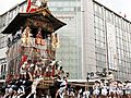 曇天にも映える、鮮やか山鉾　祇園祭