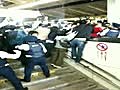 2009_11_10 東京駅にて護送中の市橋容疑者