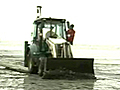 Mumbai Oil Spill: Beach clean-up begins