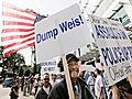 Chicago Police Officers Rally Against Dept. Head