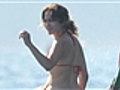 Aos 40 anos,  Jennifer Lopez exibe boa forma