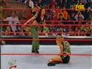 WWE : RAW is WAR : Lita vs Stacy Keibler (29/10/2001).