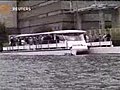 قارب يحمل 60 راكبا ويسير بالطاقة الشمسية في برلين
