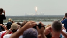 World News 7/8: Atlantis Blasts Off From Cape Canaveral