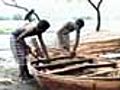 Bihar: Flooded people pay to reach dry land