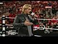 WWE : Monday night RAW : Edge makes an announcement (11/04/2011).