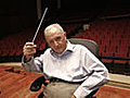 A 95 años dirige la Orquesta Filarmónica
