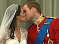 William and Kate kiss on the balcony