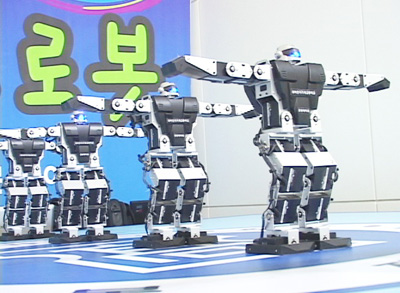 댄스곡에 맞춰 춤추는 로봇이 고등학생 작품?!