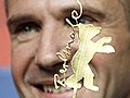 Ralph Fiennes feiert mit 