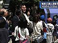 東日本大震災　横綱・白鵬、関東地方で避難生活を送る子どもたちとこいのぼり掲揚