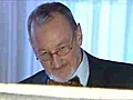 Robert Englund,  el actor de Freddy Krueger,  da vida a un psicólogo infantil