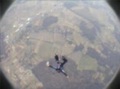 Un parachutiste s&#039;écrase sur une vache !