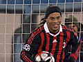 Football / Ligue des Champions: Egalisation de l’AC Milan contre le FC Zurich (1-1) sur un penalty de Ronaldinho (65e).