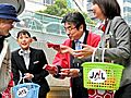 ＪＡＬ社員らが手書きメッセージカード配布　大阪・梅田