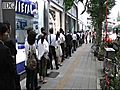 Hundreds queue for the iPhone 4 in Tokyo