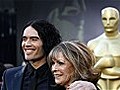 Oscars 2011: Russell Brand leaves his mum to finish his red carpet interview