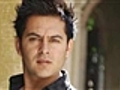 Music Video: Alex Alvarado,  &#039;Aceitito de coco&#039;