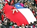 Hinchas celebran en la plaza Italia triunfo de Chile