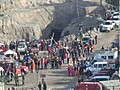 Las familias de los mineros atrapados en Chile esperan con angustia