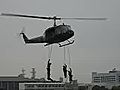 ４人が陸自ヘリコプターから一斉降下、立川基地防災航空祭２００８