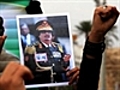 Gaddafi troops attack Libyan rebels