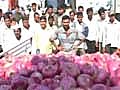 Onion prices fall: Farmers protest