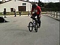 ben en flat sur son bmx