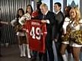 Boris Johnson poses with 49ers cheerleaders