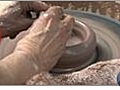 How to Throw Clay on a Potter&#039;s Wheel